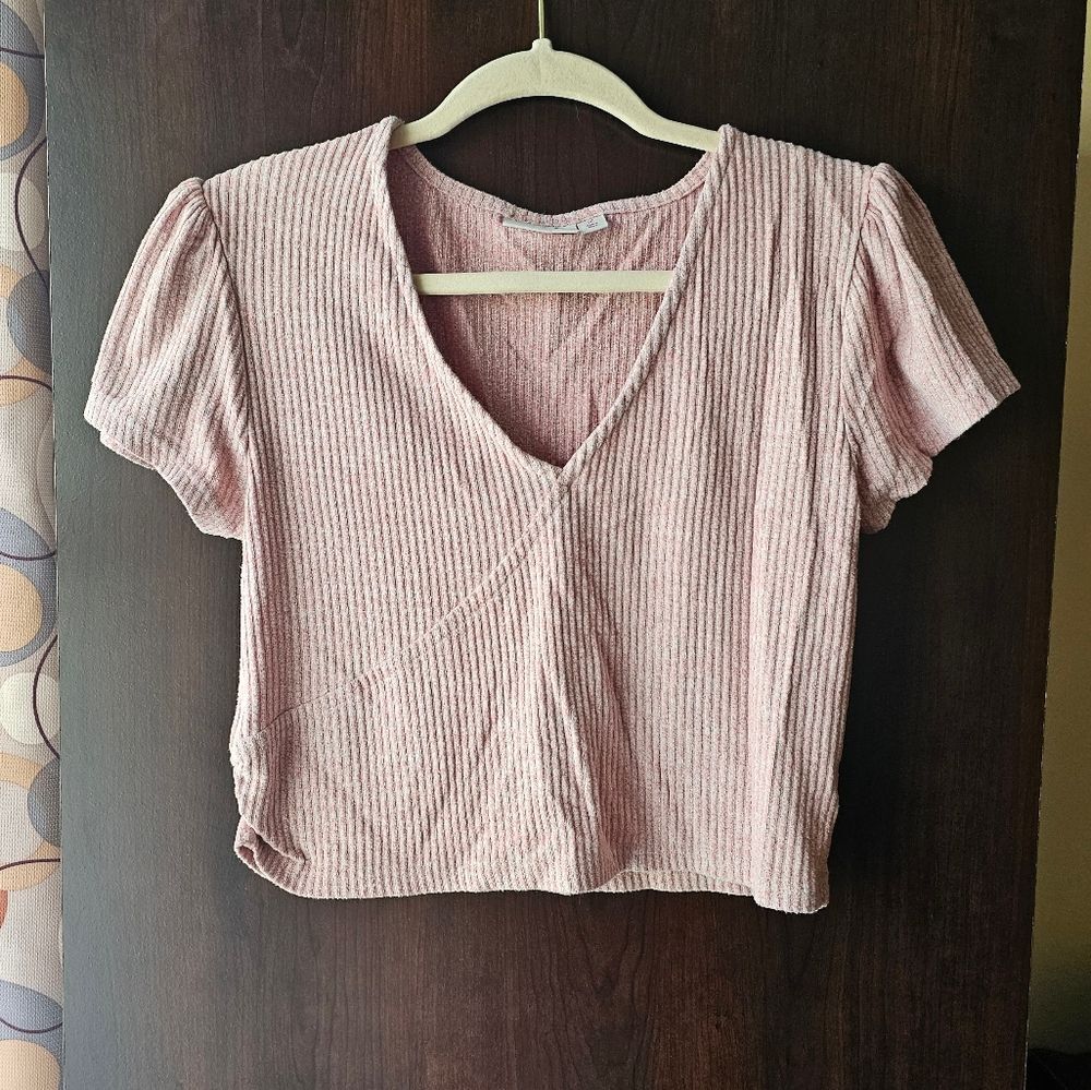 SO Blush Ribbed V-Neck Blouse Size Medium